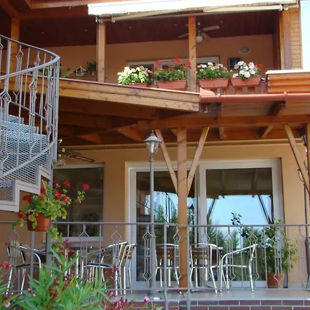 Lovas Vendeghaz Гостевой дом *