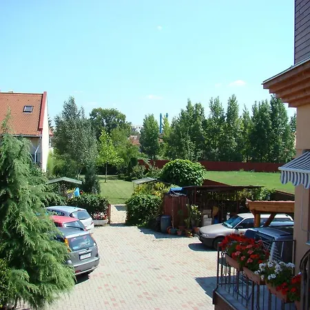 Lovas Vendeghaz Гостевой дом *